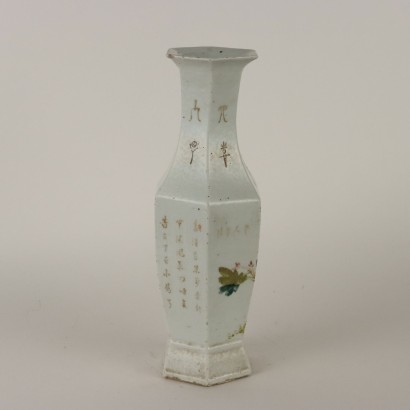 Vase en Porcelaine Chinosie avec Oiseaux et Signature du XXe Siècle