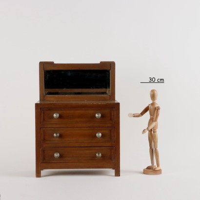 Model of chest of drawers