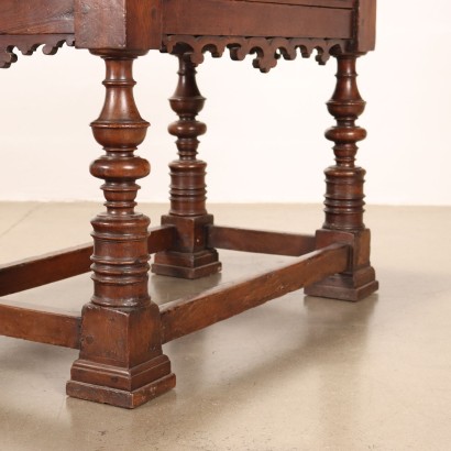 Baroque table in walnut
