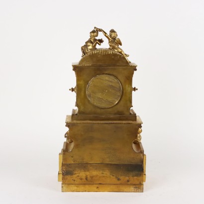 Stützuhr aus vergoldeter Bronze