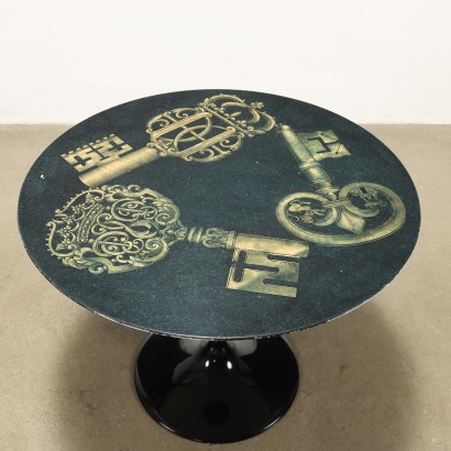 Tisch mit 80er-Jahre-Dekorplatte