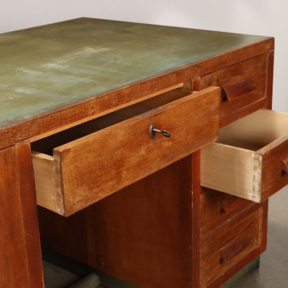 Schreibtisch aus den 1940er Jahren