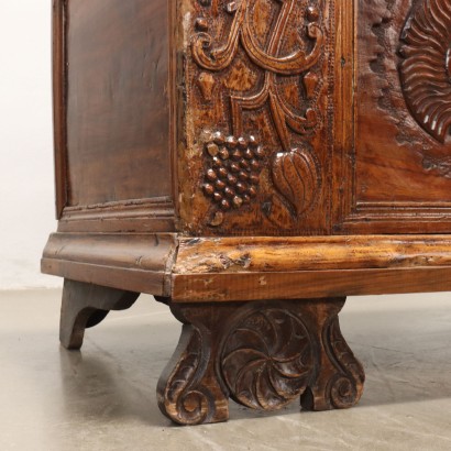 Baroque chest