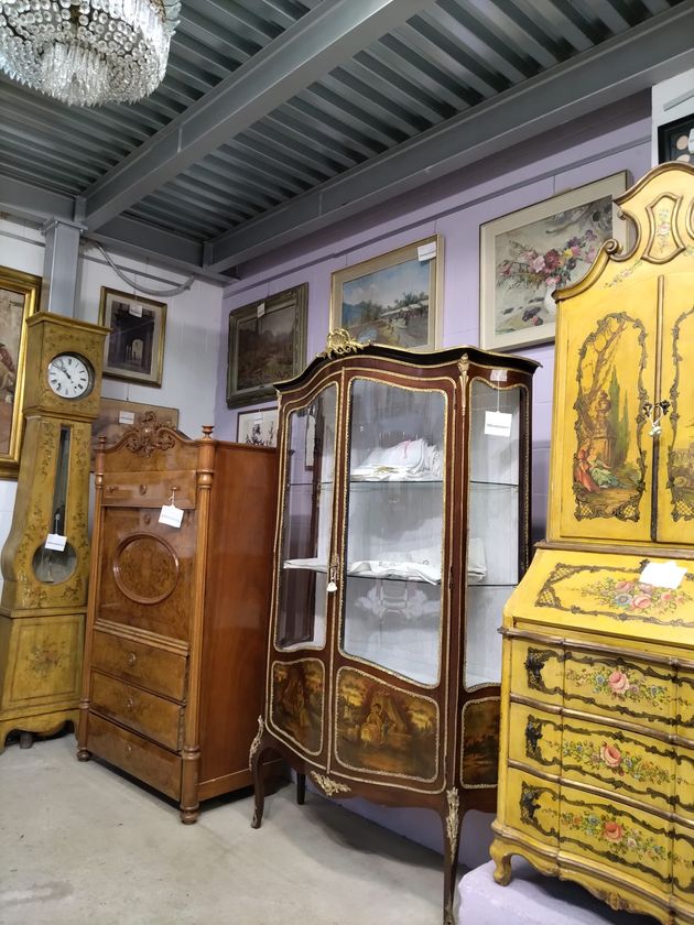 milan modern antiques shop di mano in mano